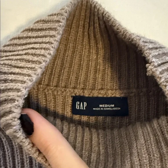 GAP Women’s Tan Thick Knit Ribbed Mockneck Sweater - size M - Picture 3 of 5